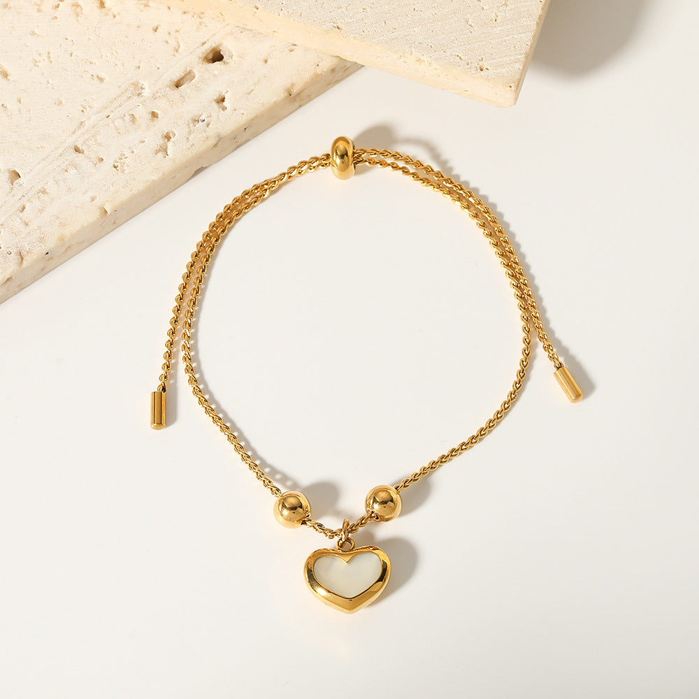 Bracciale regolabile minimalista retrò francese a forma di cuore con abalone bianco, dettagli geometrici e acciaio inossidabile placcato sottovuoto in oro 18 carati