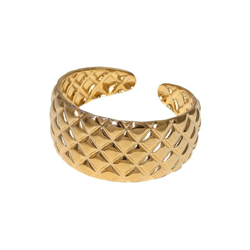 Anello aperto da donna in acciaio inossidabile con motivo trapuntato geometrico di ispirazione vintage e finitura placcata