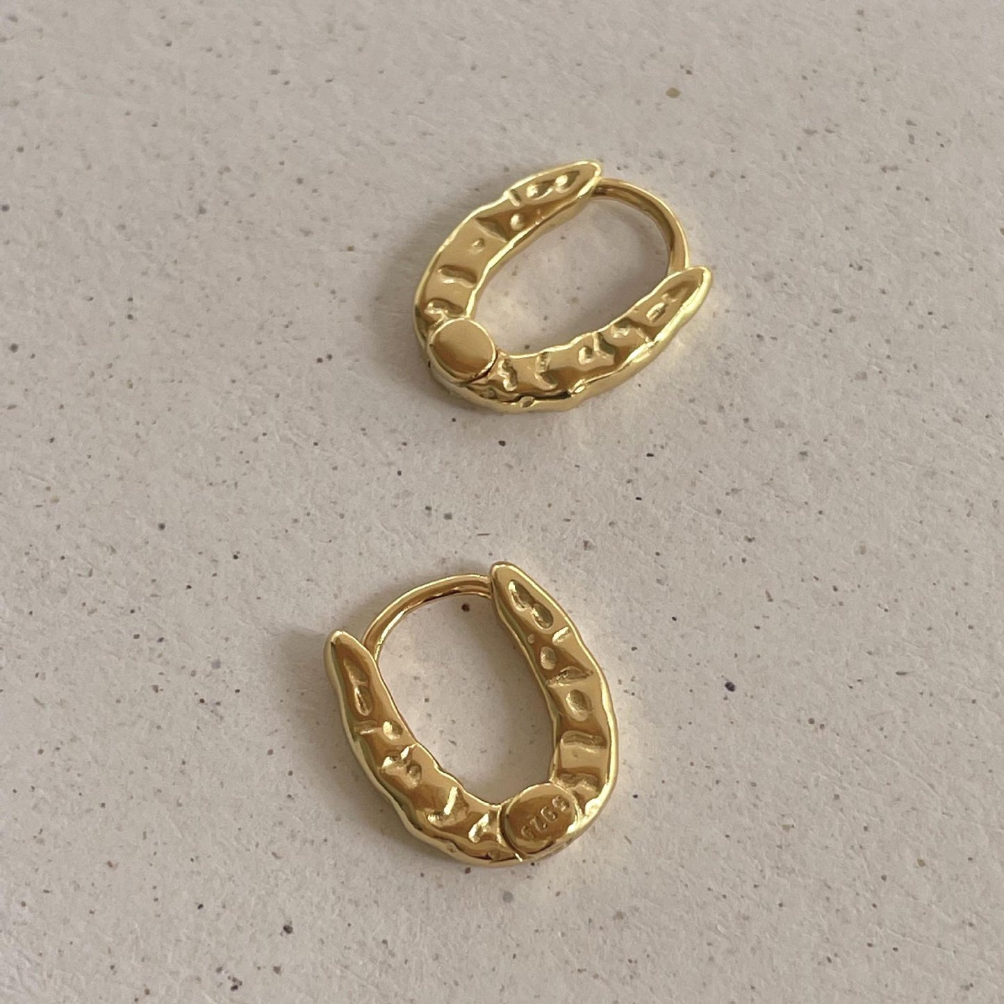 Orecchini a clip da donna in argento sterling 925 dalla forma irregolare e minimalista, con finitura galvanica