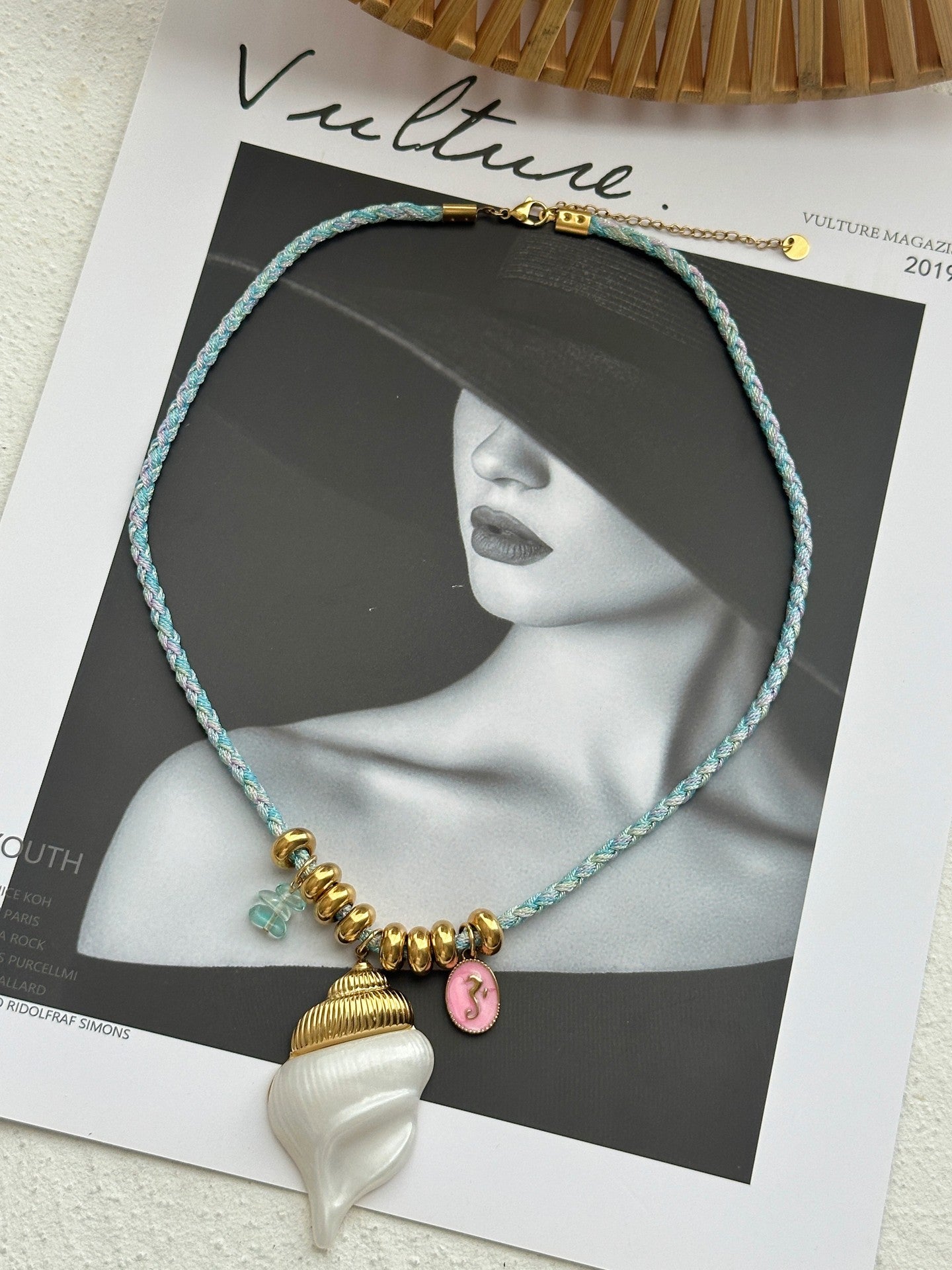 Collana Pendente a Conchiglia con Fiore, Sole, Luna e Stella in Acciaio Inossidabile Placcato Oro 14K Vintage da Donna