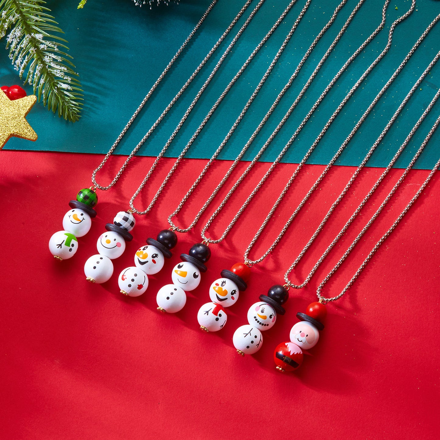 Collana con ciondolo a forma di pupazzo di neve in resina a tema natalizio con finitura placcata per donne e uomini, catena maglione festiva per le vacanze