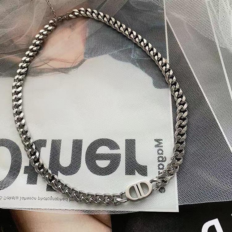 Minimalist Geometric Letter D Titanium Steel Necklace for Women with Gold Plating and Clavicle Chain Style