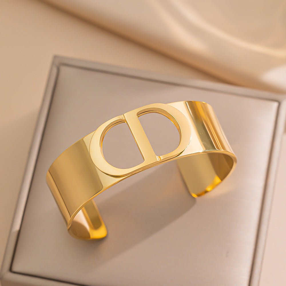 Fashionable C-Shaped Wide Titanium Steel Bracelet with 18K Gold Plating, Hypoallergenic and Tarnish-Resistant for Everyday Wear