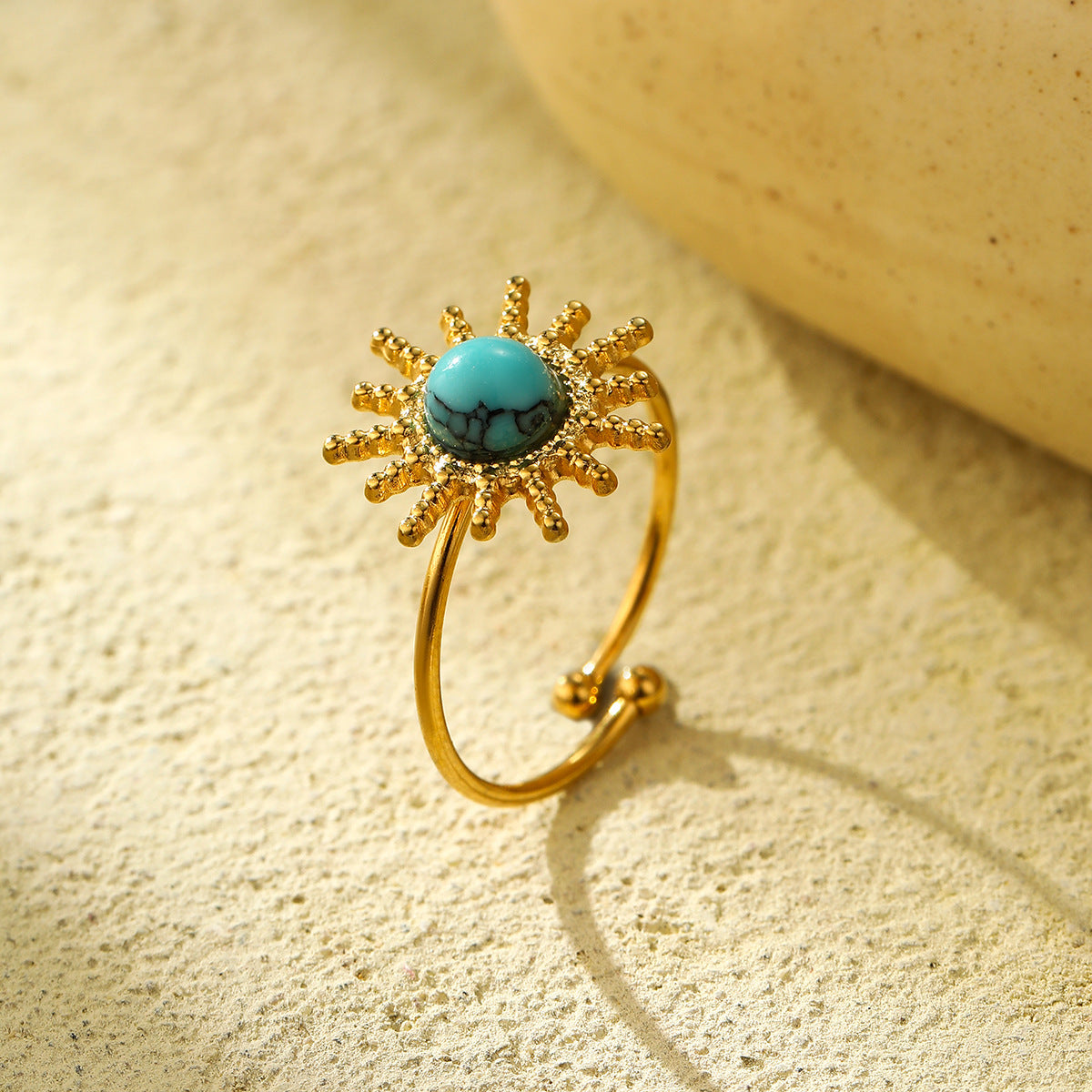 Anillo abierto ajustable de acero inoxidable chapado en oro de 18 quilates con patrón de sol turquesa, estilo vintage para mujer