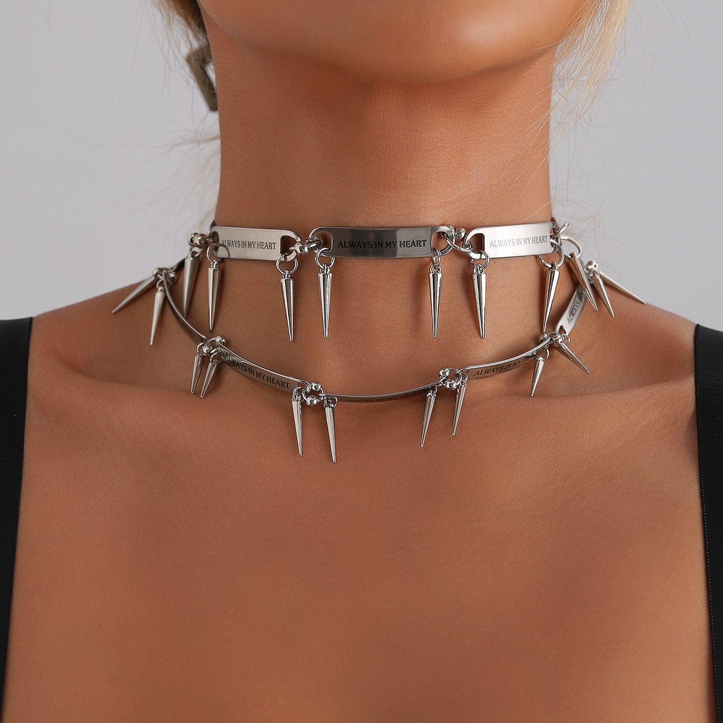 Collar de aleación estilo punk geométrico y con forma de letra con acabado chapado para mujer