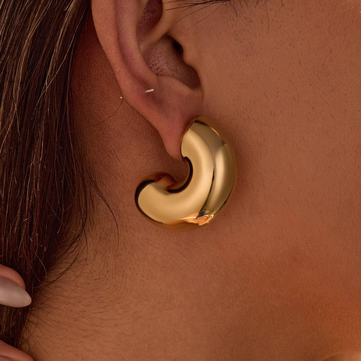 Orecchini a cerchio a forma di C geometrici minimalisti da donna in acciaio inossidabile placcato oro 18 carati