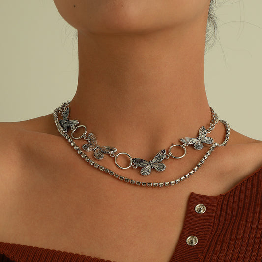 Collana da donna a farfalla in lega stile vintage con intarsio in strass e finitura placcata