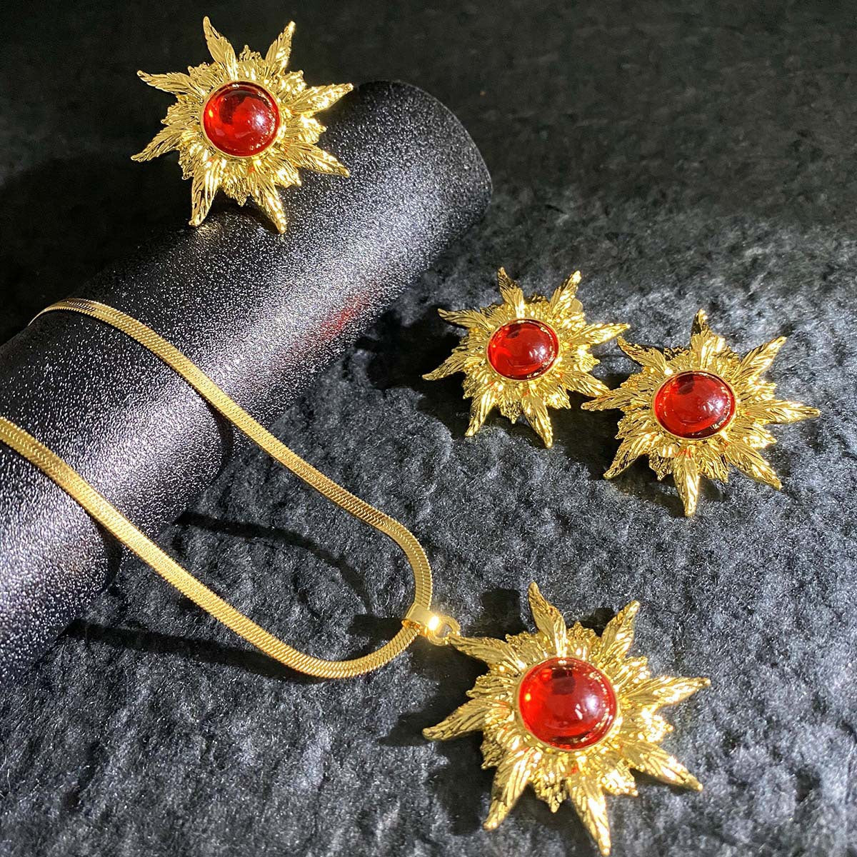 Set collana vintage geometrica a doppio strato placcata oro 18K in acciaio al titanio con strass intarsiati, catena a lama, gioielli unisex