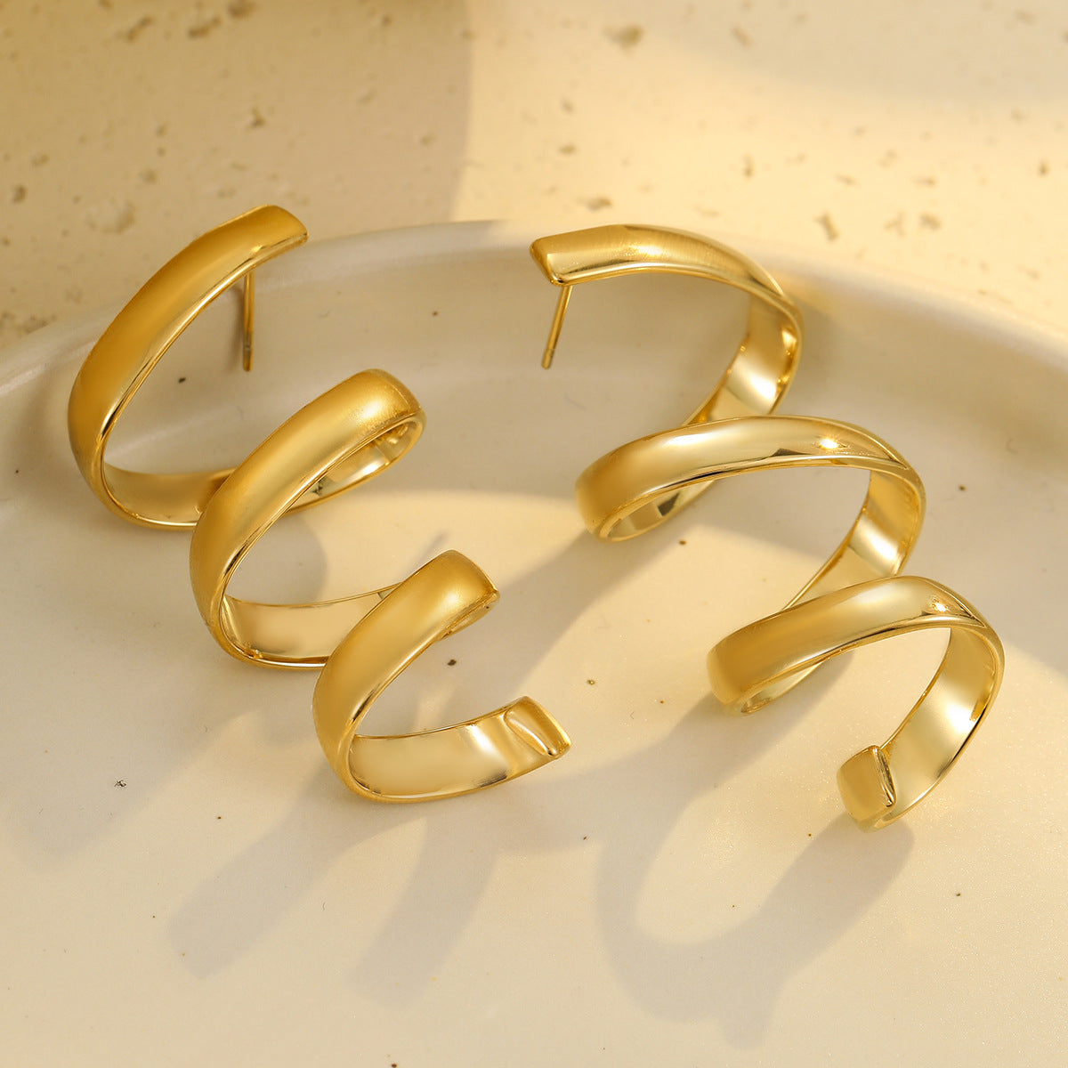 Minimalist Retro Spiral Geometric Stainless Steel Ear Studs for Women with Plated Finish