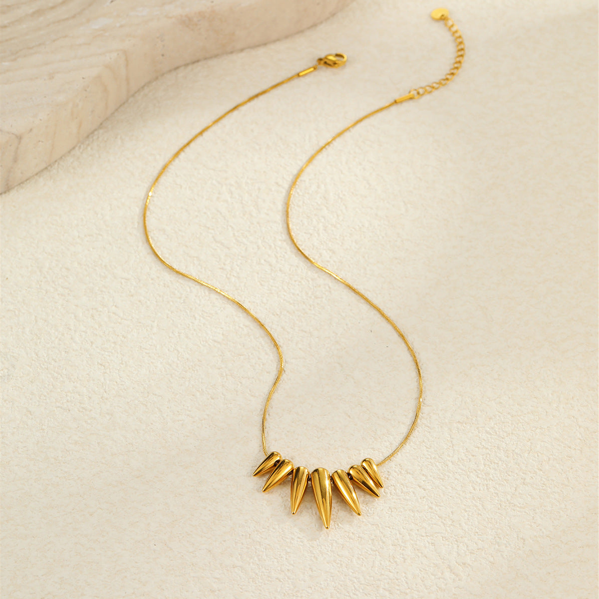 Collana da Donna Punk Geometrica a Proiettile in Acciaio Inossidabile con Finitura Placcata