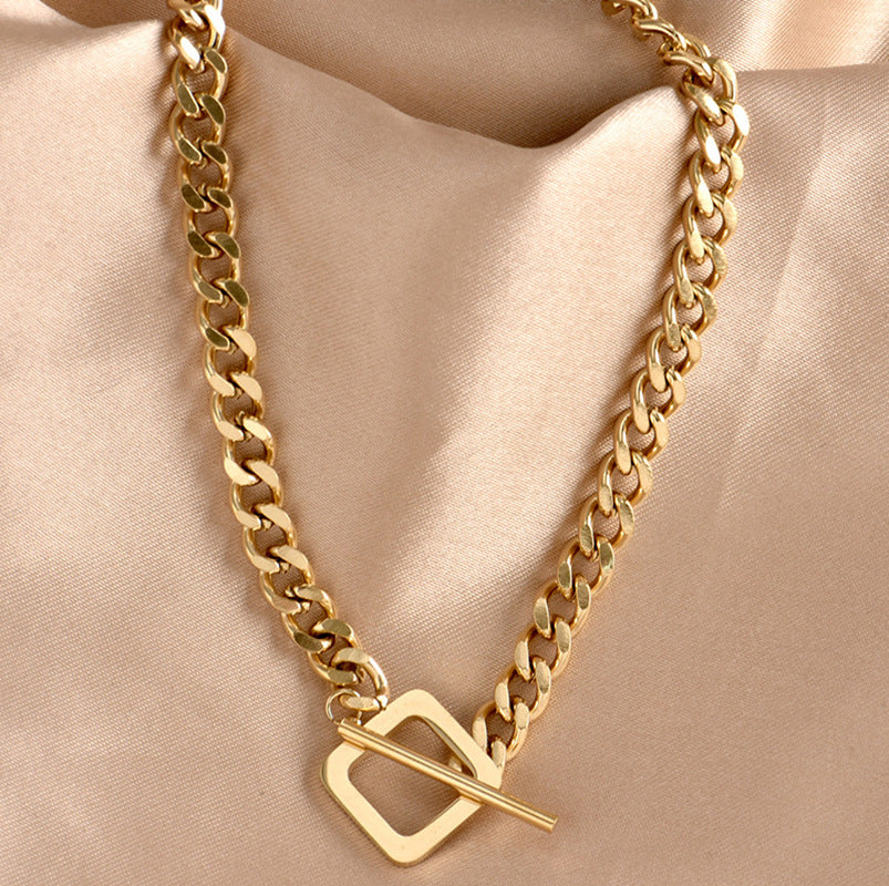 Collar minimalista geométrico de acero titanio chapado con cierre OT para estilo urbano de alta gama y streetwear unisex
