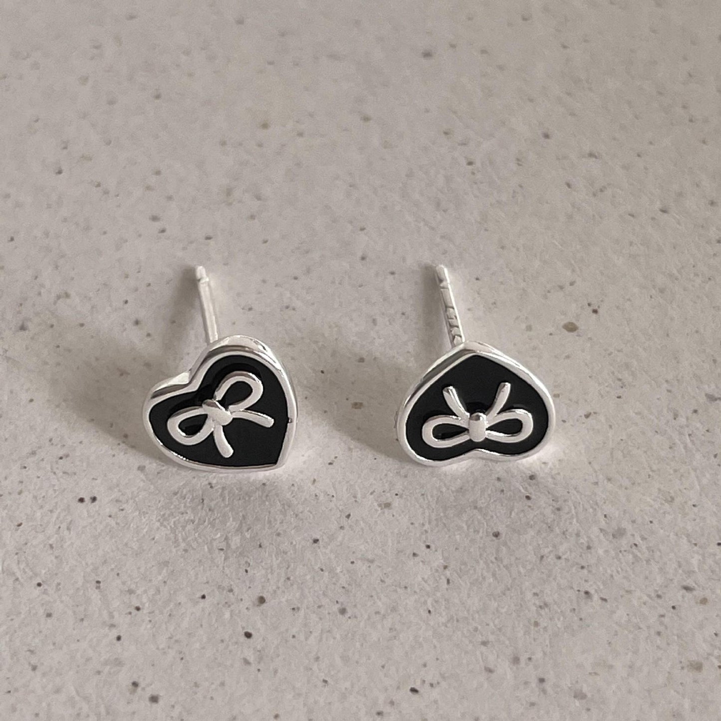 Orecchini in Argento Sterling 925 a Cuore Minimalista con Rivestimento in Resina da Donna