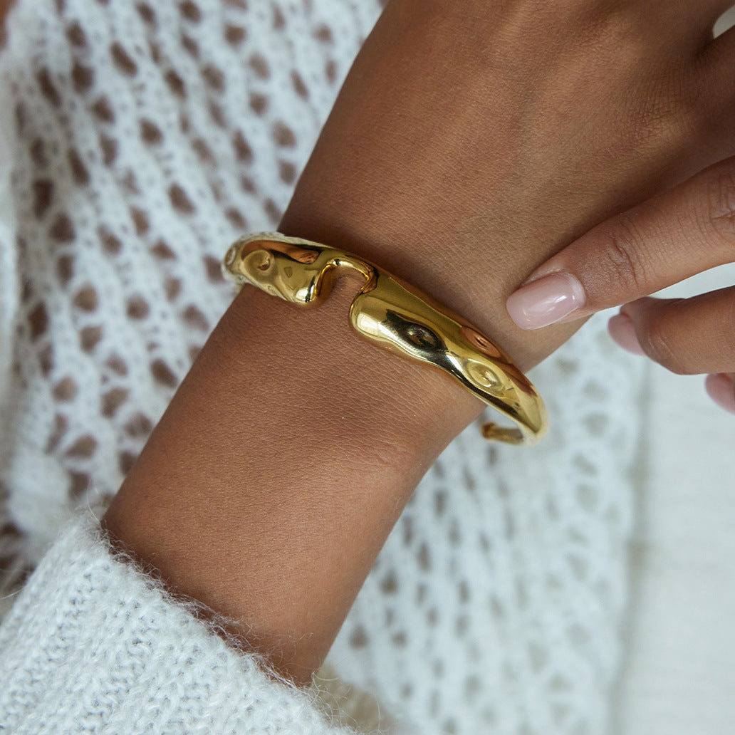 Pulsera de Acero Inoxidable Martillado Geométrico de Moda con Acabado Chapado para Mujer