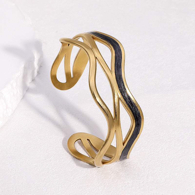 Minimalist Stainless Steel Bracelet with 18K Gold Plating, Geometric Round Design, Hypoallergenic Luxury Fashion Accessory