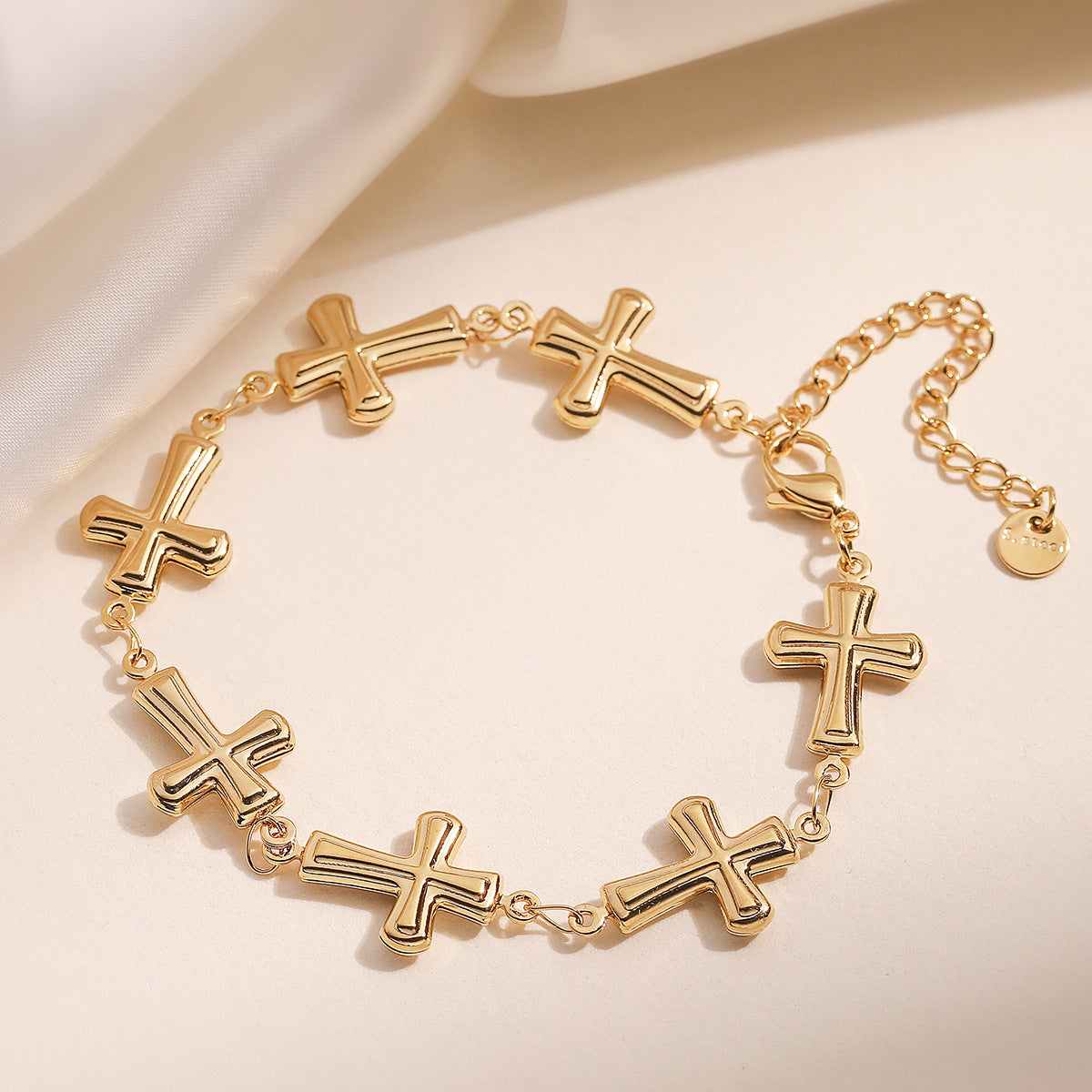 Vintage Cross Pendant Stainless Steel Bracelet for Women with 18K Gold Plating, Fashionable and Versatile Hand Jewelry