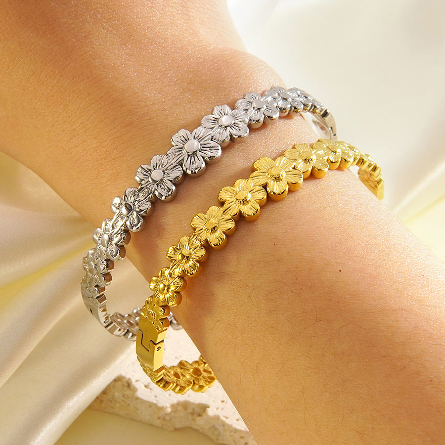 Elegant Floral Pattern 18K Gold Plated Stainless Steel Bracelet