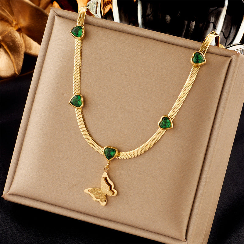 Collar con colgante de mariposa de moda vintage con incrustaciones de diamantes de imitación en cadena de serpiente de acero de titanio mate para mujer