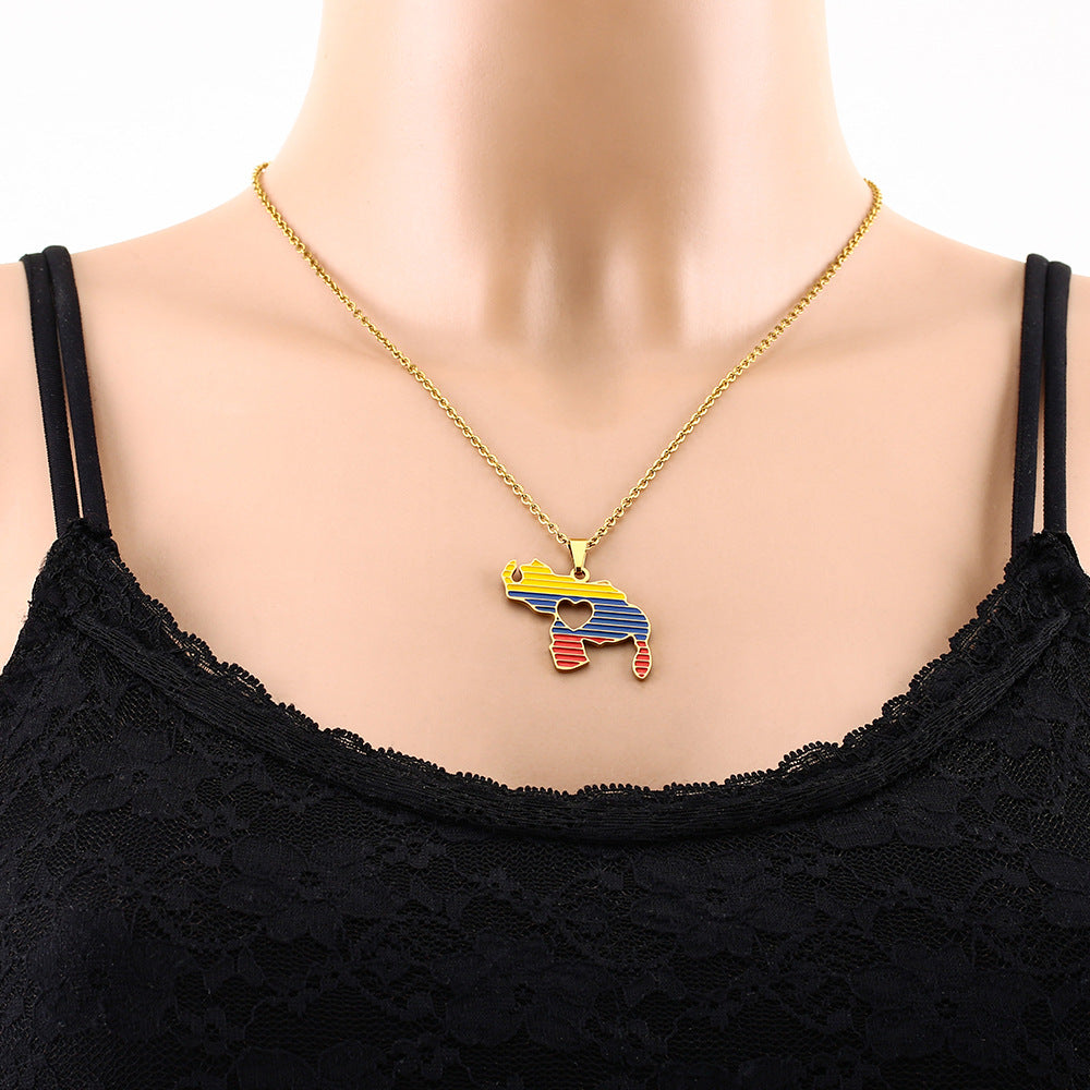 Elegante Collana con Ciondolo a Cuore in Acciaio al Titanio con Catena in Acciaio Inox e Finitura Smaltata per Donna e Uomo