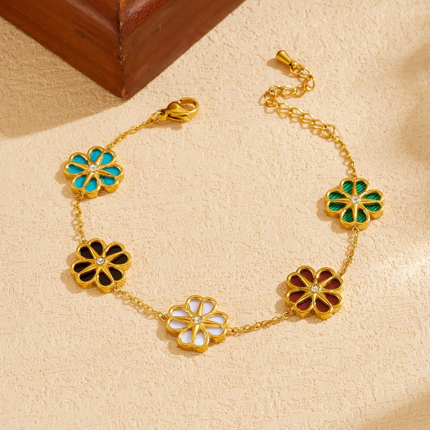 Elegant Gold Plated Stainless Steel Daisy Flower and Eight-Pointed Star Rhinestone Pendant Bracelet for Women