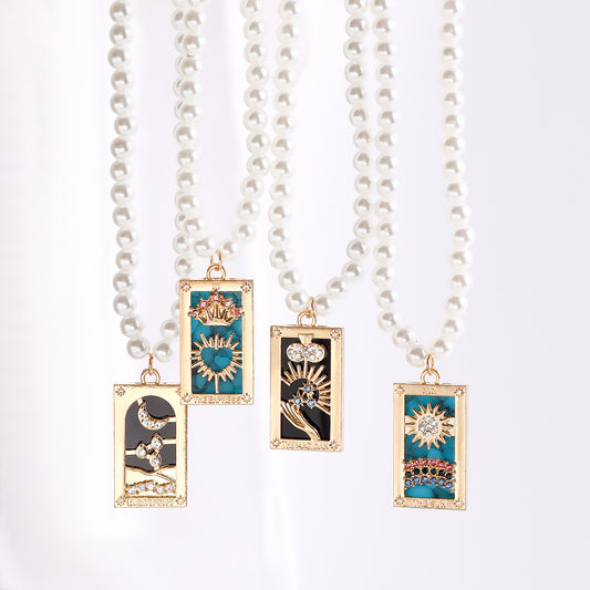 Elegante Collar Minimalista de Tarot Rectangular para Mujer con Base de Aleación e Incrustaciones de Diamantes de Imitación, Cadena de Clavícula Bañada en Oro