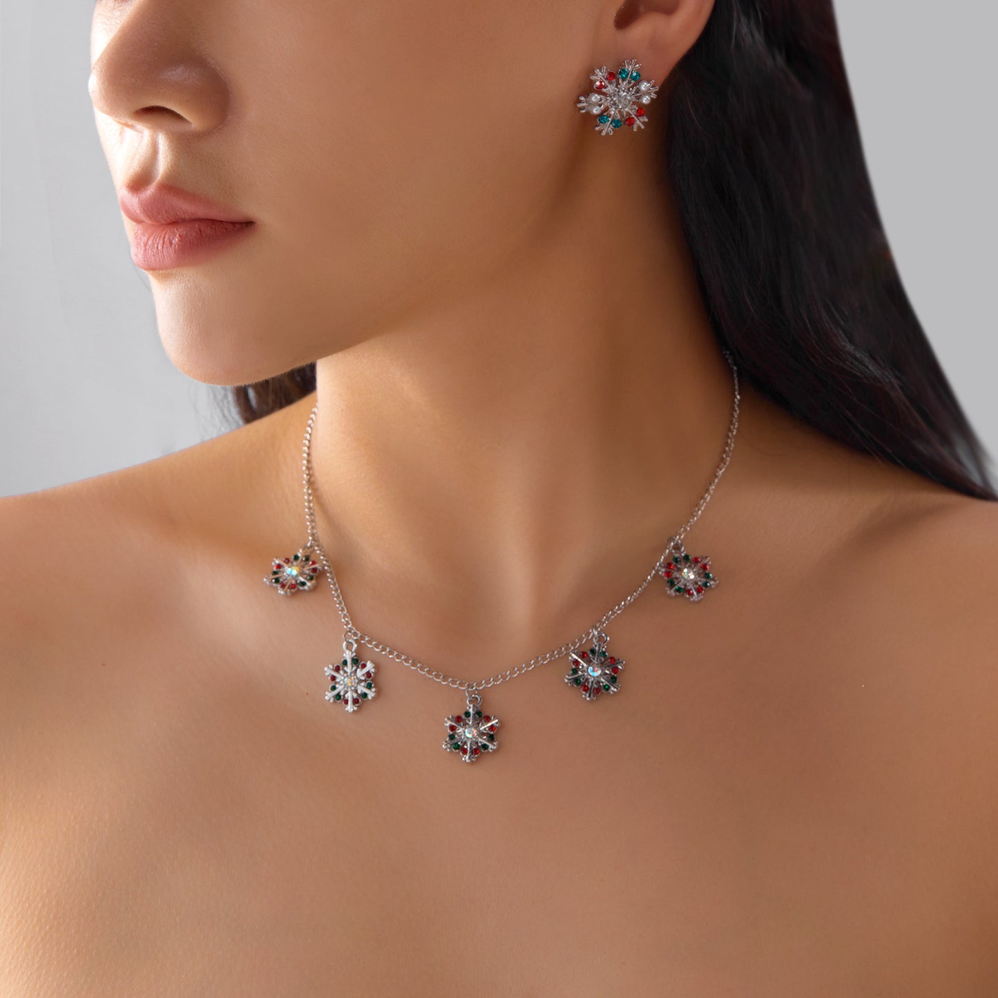Juego de collar con colgante de copo de nieve navideño con incrustaciones de pedrería en aleación con acabado galvanizado para uso unisex