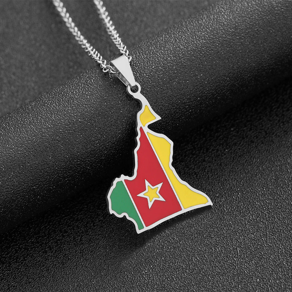 Collar con Colgante de Mapa de Camerún Geométrico de Estilo Étnico en Acero Inoxidable con Acabado Esmaltado para Uso Unisex