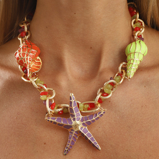Collana da donna con ciondolo a forma di stella marina e conchiglia geometrica, dolce e audace, con base in lega placcata e intarsio in resina