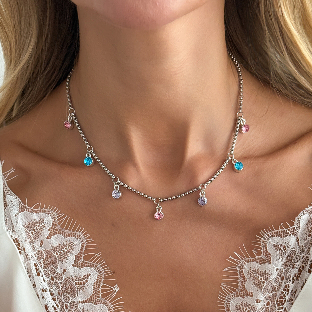 Sweet Geometric Round Rhinestone Zinc Alloy Pendant Necklace Plated Iron Cable Chain for Women