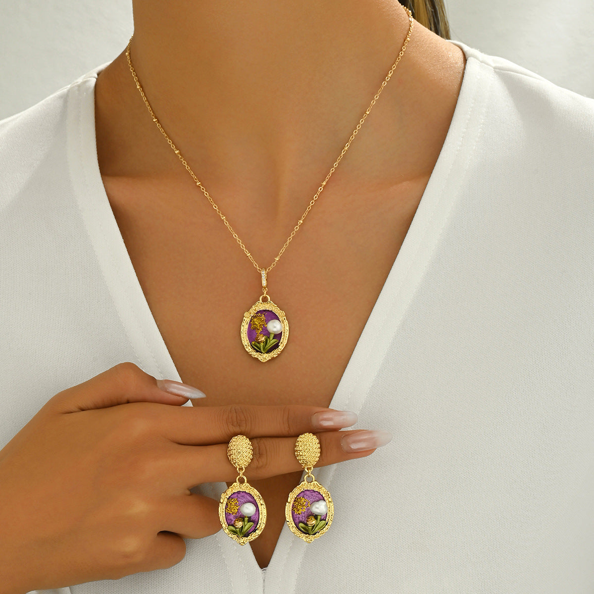 Collar y pendientes de cobre con incrustaciones de perlas y diseño floral minimalista para mujer con estilo fresco y dulce