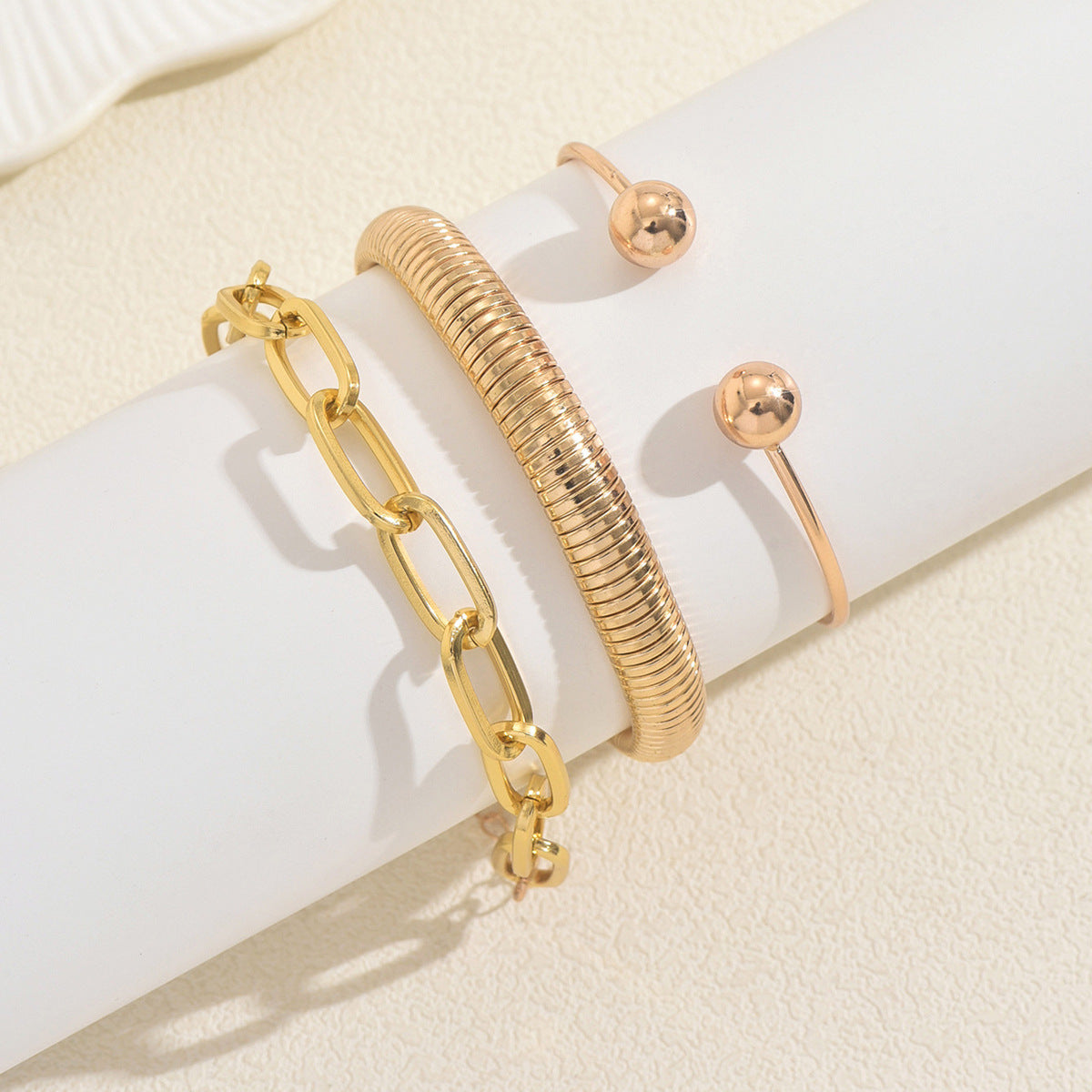 Set di Bracciali Intrecciati Geometrici Minimalisti in Metallo da Donna con Lega di Zinco e Finitura Placcata, Accessorio Quotidiano alla Moda