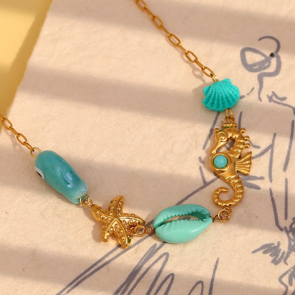 Fashionable Ocean-Themed Seahorse Pendant Necklace for Women in Stainless Steel with 18K Gold Plating