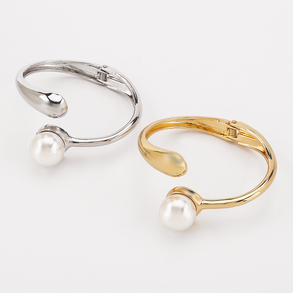 Hip Hop Style Irregular Hammered Texture Alloy Bracelet with Polished Finish