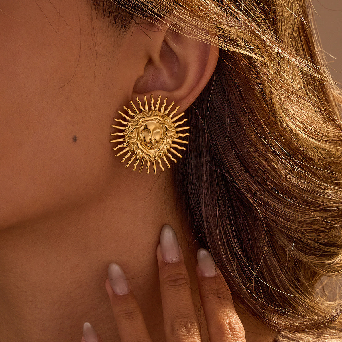 Pendientes de tuerca geométricos vintage Diosa del Sol en acero inoxidable con baño de oro para mujer