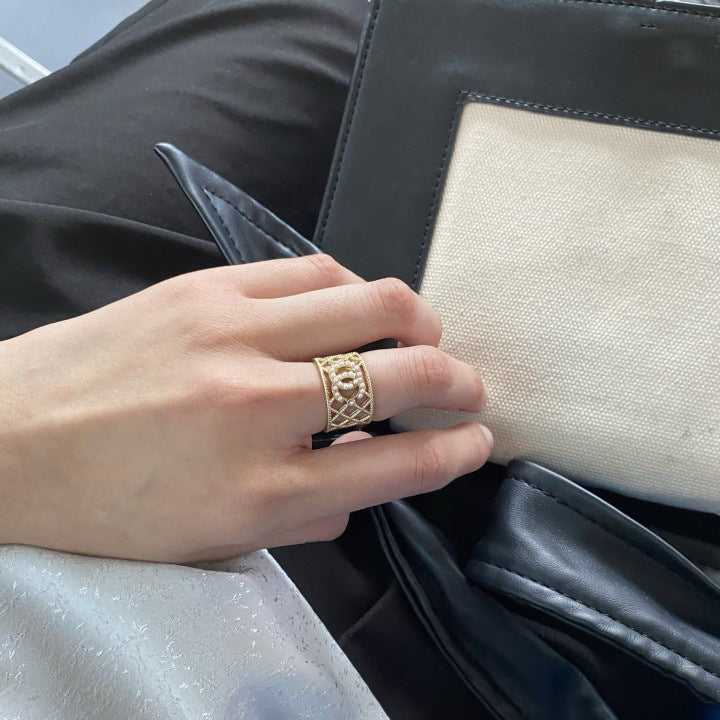 Anello da Donna con Lettera in Ottone Placcato Oro Lusso Elegante