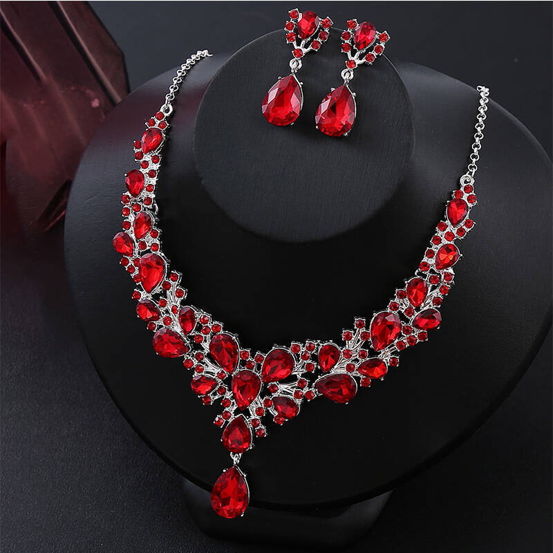 Resort Style Heart and Teardrop Shaped Alloy Necklace Bracelet Earrings Set with Rhinestone Inlay and Gold Plating on O-Chain