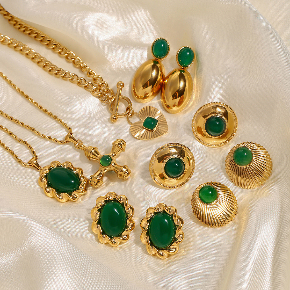 Collana con ciondolo geometrico in acciaio inossidabile, con ciondolo in acciaio al titanio e finitura galvanizzata da donna