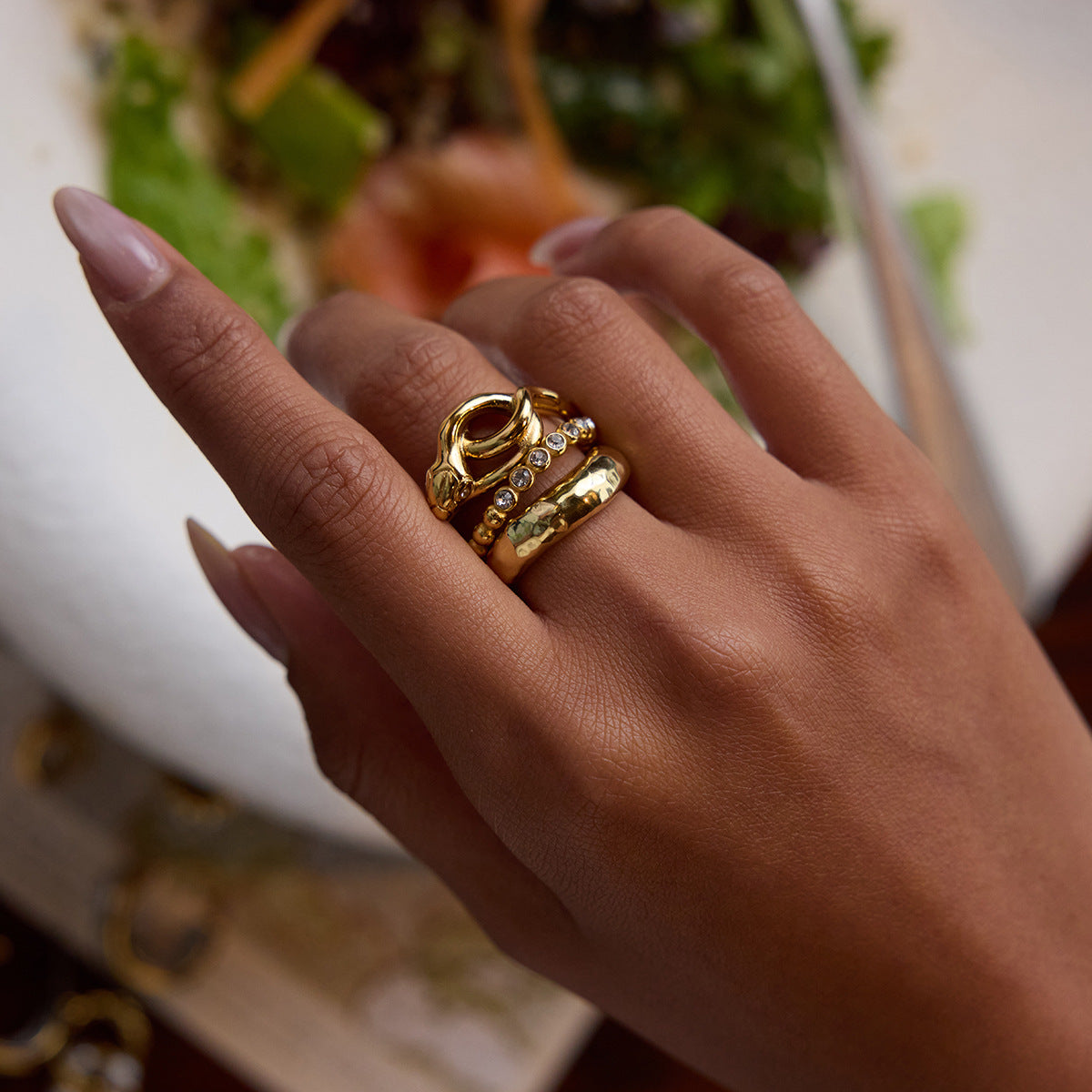 Anillo de mujer de acero de titanio con forma de serpiente geométrica, con acabado chapado, accesorio de moda minimalista de lujo