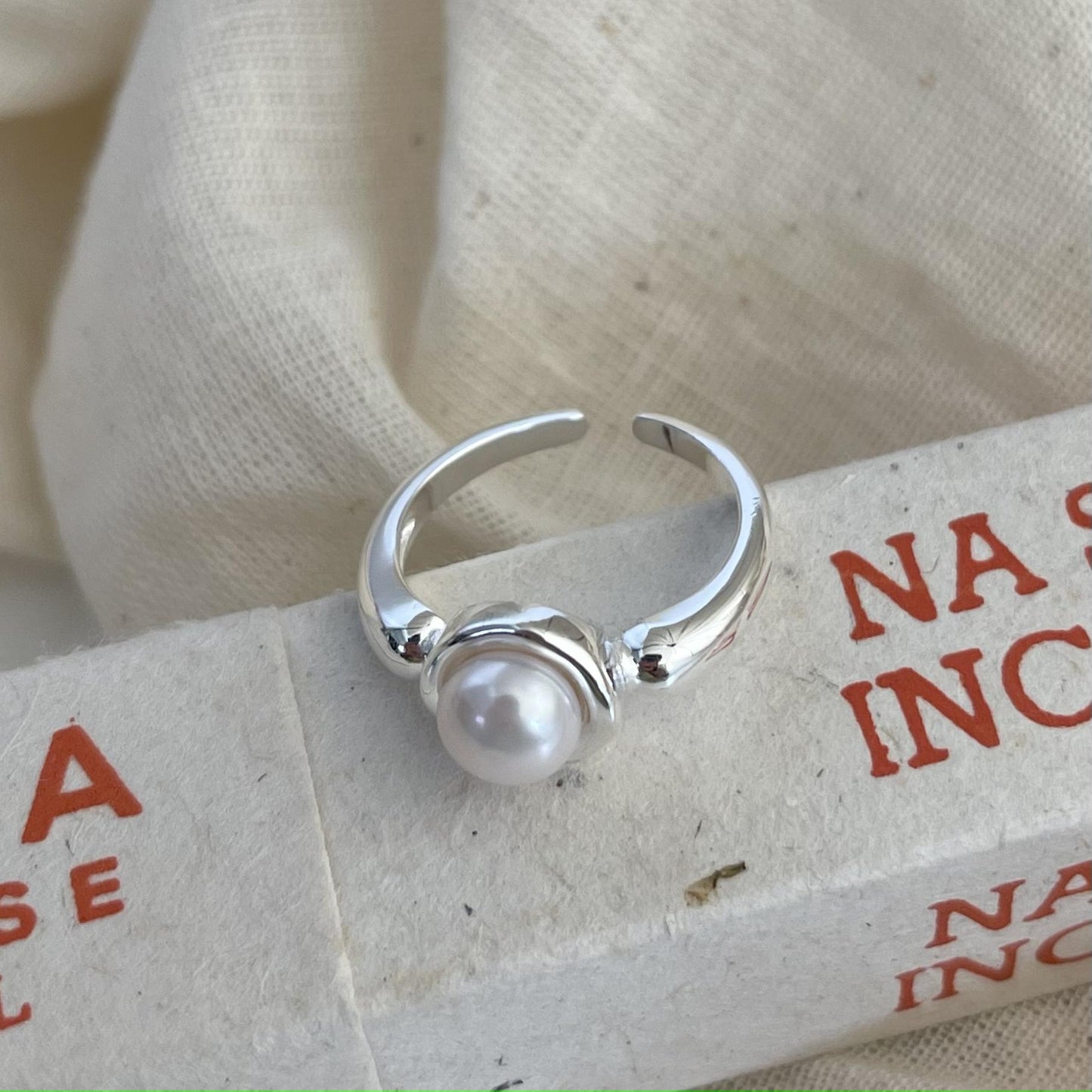 Anello minimalista a forma di cuore in argento sterling 925 con bordi geometrici sfaccettati da donna