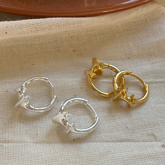 Orecchini a perno geometrici minimalisti a forma di lettera in argento sterling 925 con finitura placcata