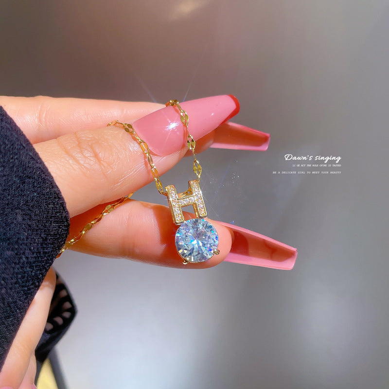 Luxury Minimalist Titanium Steel Geometric Pendant Necklace for Women with Rhinestone Inlay and Delicate Clavicle Chain