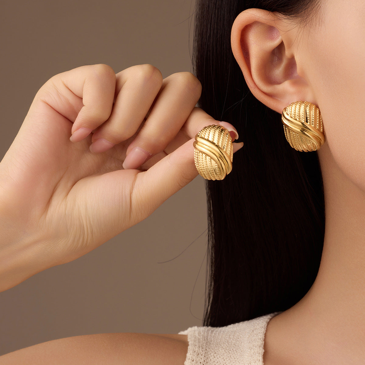 Orecchini da donna quadrati geometrici testurizzati in acciaio inossidabile placcato oro 18K, stile vintage