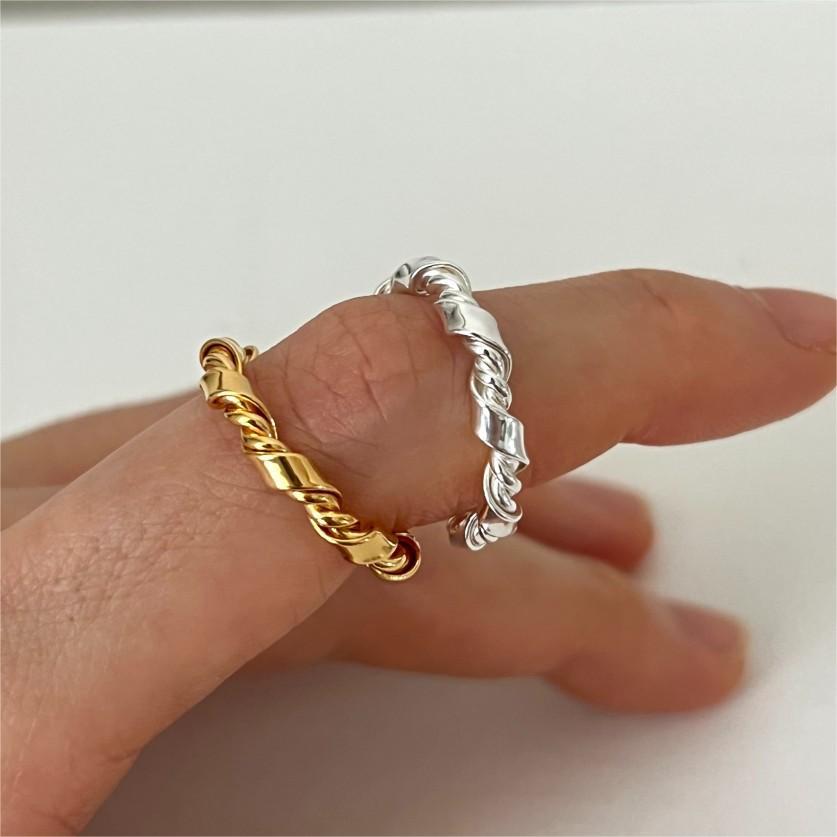 Anillo de nudo de corazón minimalista hecho a mano de plata de ley 925 para mujer