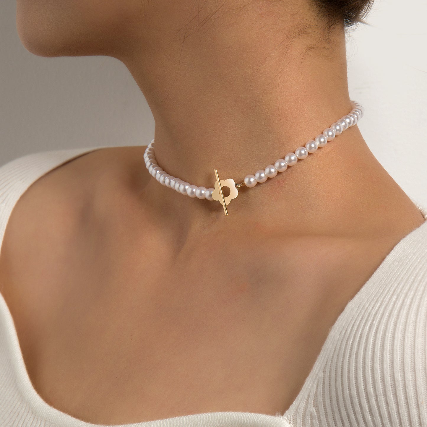 Minimalist Floral Geometric Alloy Plated Necklace for Women - Elegant Short Pearl Collar Chain with O-Clasp