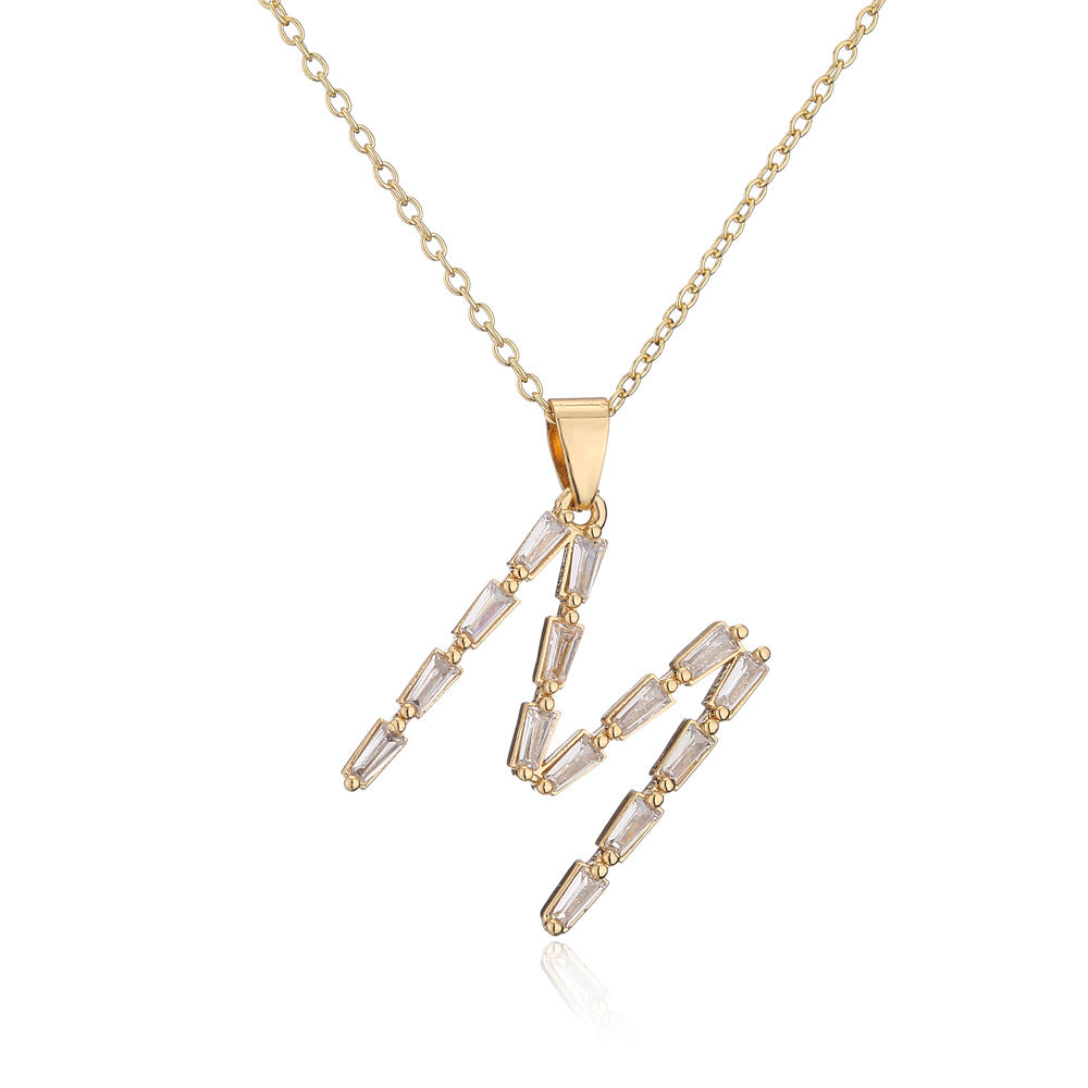 Collana da donna con ciondolo a lettera minimalista in ottone, placcata in oro 18K con intarsio di zirconi