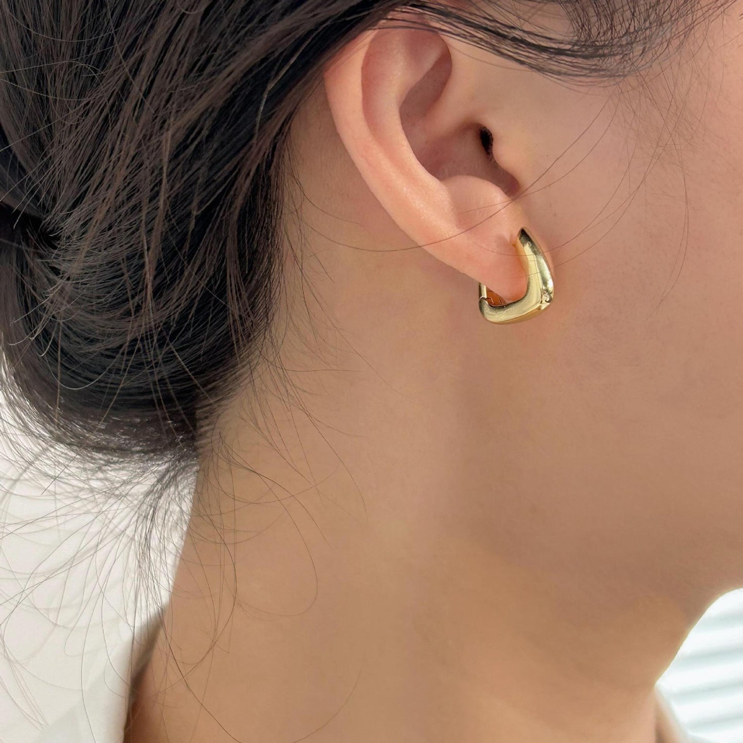 Orecchini a perno minimalisti a forma di lettera in argento sterling 925 con finitura placcata, design a doppio anello
