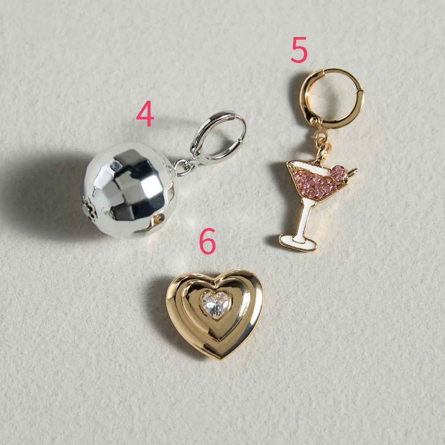 Collana con ciondolo a cuore geometrico in acciaio inossidabile placcato color oro rosa e intarsio di perle, stile minimalista