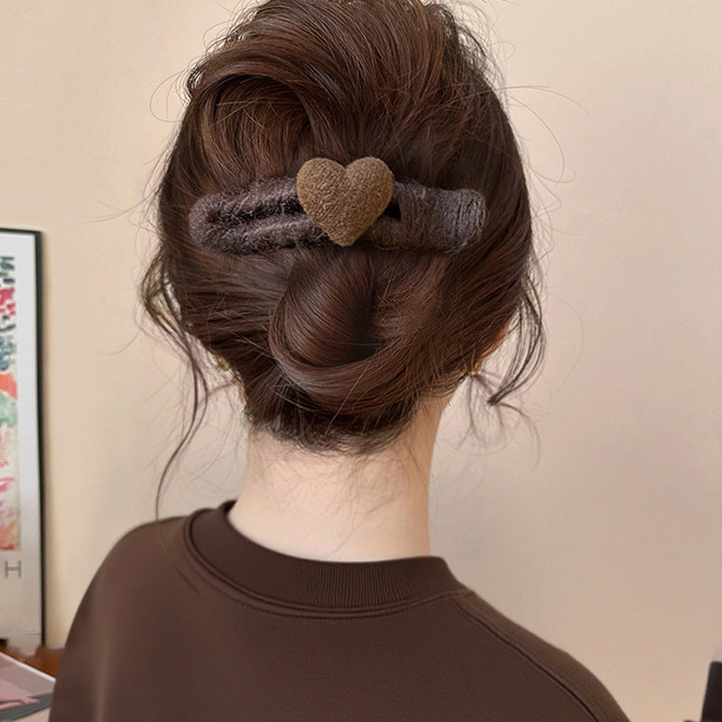 Luxury Acrylic and Fuzzy Yarn Heart-Shaped Hair Clip for Women - Elegant Minimalist Duckbill Clamp for Office Wear and Everyday Styling