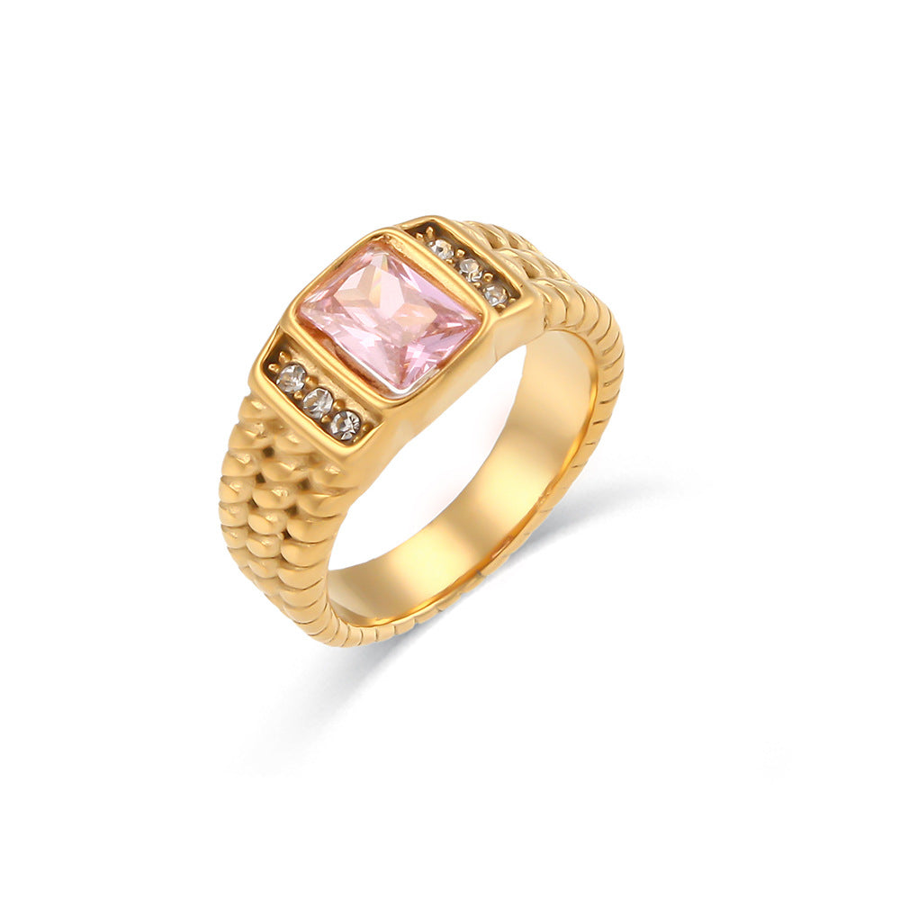Anello di lusso geometrico in acciaio inossidabile con placcatura in oro 18 carati e dettagli in zirconi quadrati