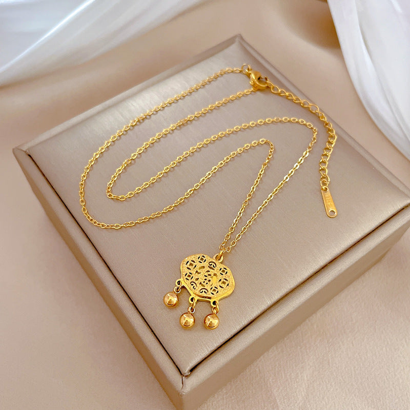 Collar con colgante minimalista de acero de titanio geométrico Lucky Lock para mujer, cadena de clavícula chapada en oro, moda para la oficina