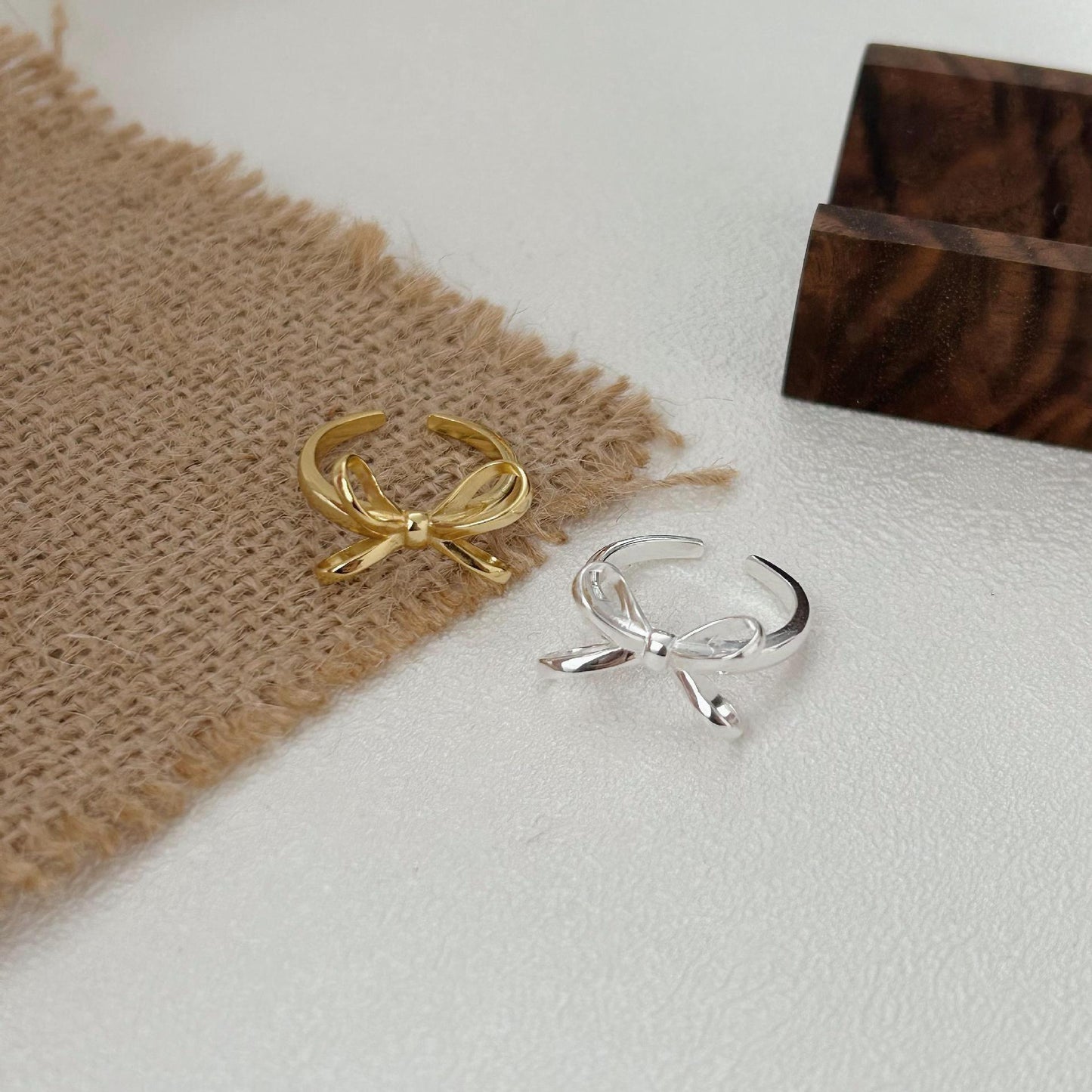 Anello Minimalista in Argento Sterling 925 a Forma di Fiocco Geometrico per Donna